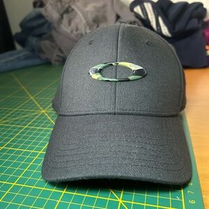 Oakley Classic Camo Logo a-flex hat